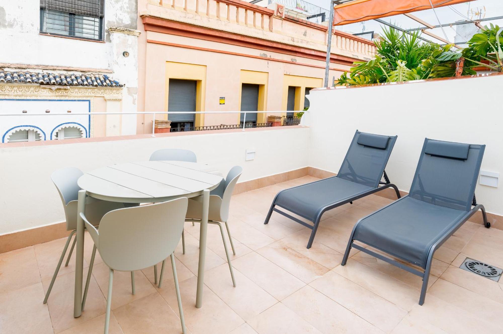 New And Design - Shared Rooftop Solarium - Alameda Apartment *