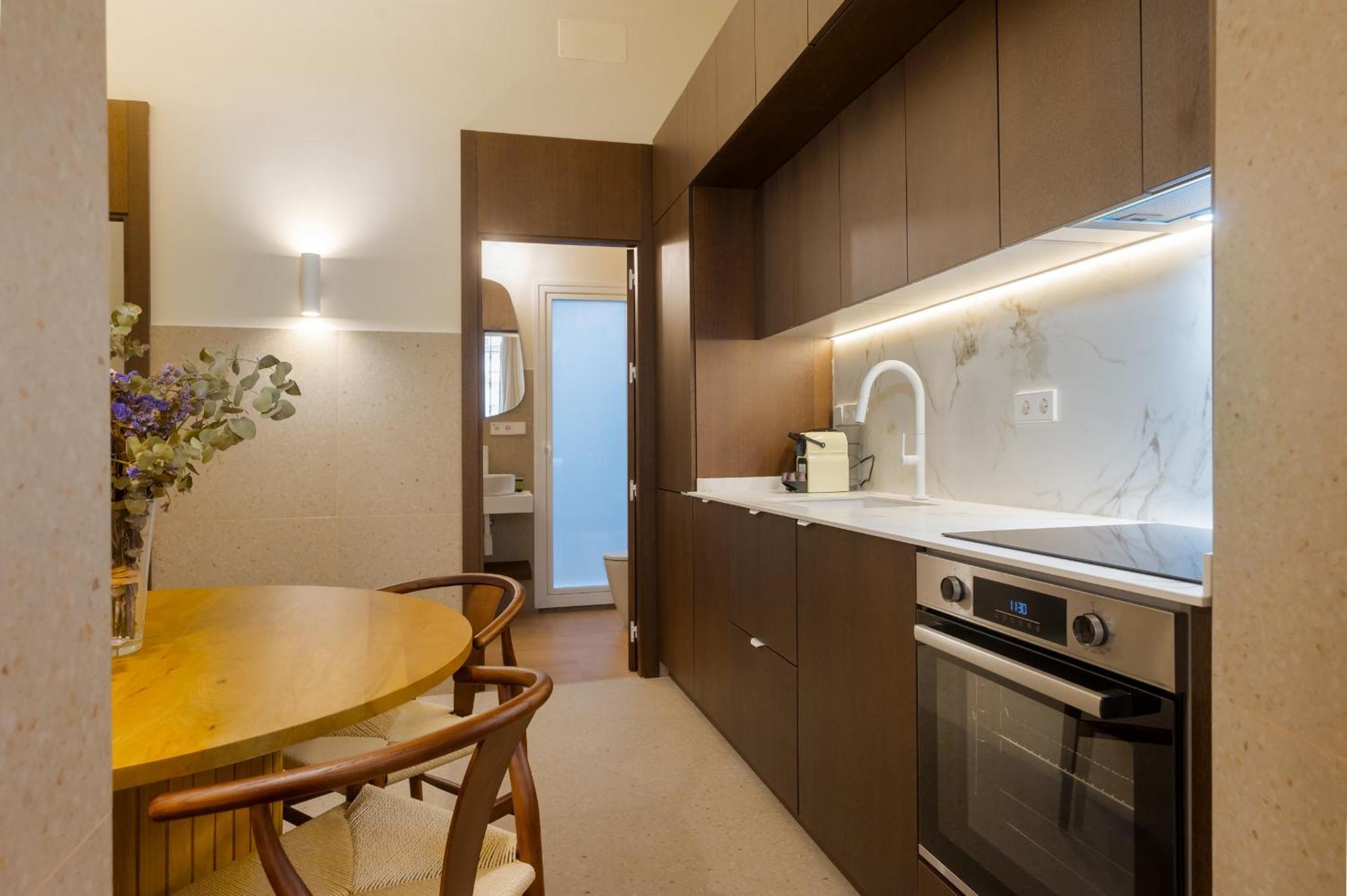 New And Design - Shared Rooftop Solarium - Alameda Apartment
