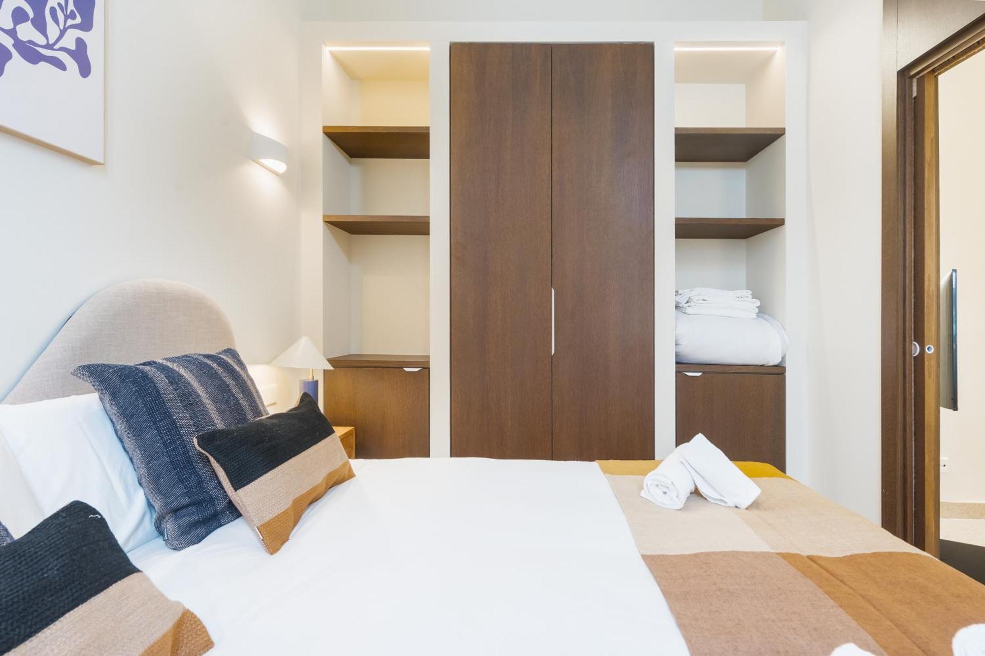 New And Design - Shared Rooftop Solarium - Alameda Apartment